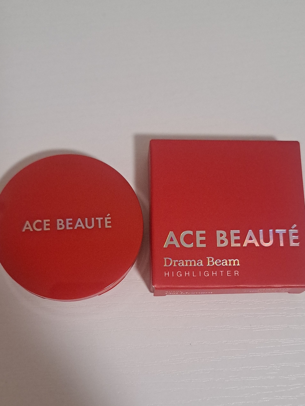 Ace Beauté Drama Beam Highlighter - Red Compact